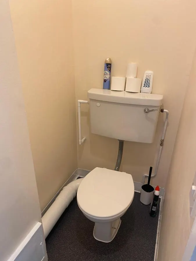 Homestay Stunning 3 Bedroom Property- Large Rooms London